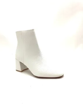 Chinese Laundry Women's Booties White Faux Leather Size: 8