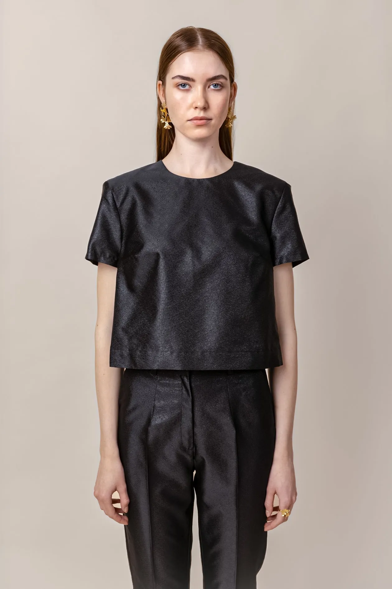 KAAMOS short sleeved shirt in shimmering black