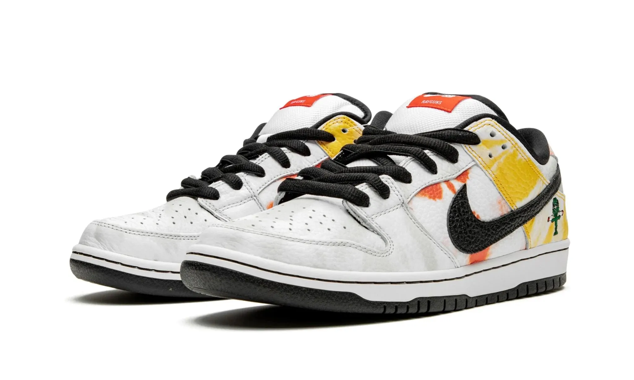 NIKE SB DUNK LOW RAYGUN WHITE